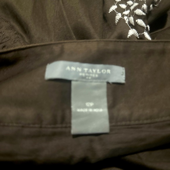 Ann Taylor Petites pleated skirt with embroidered white/pink flowers, sz 12p - Picture 8 of 8